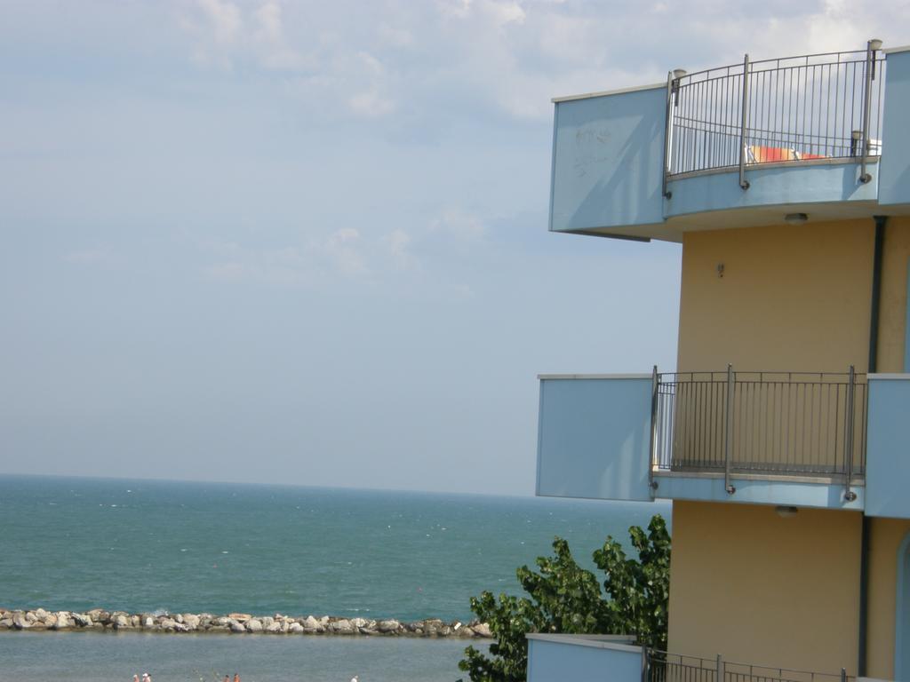 Residence Frontemare Rimini Exterior foto