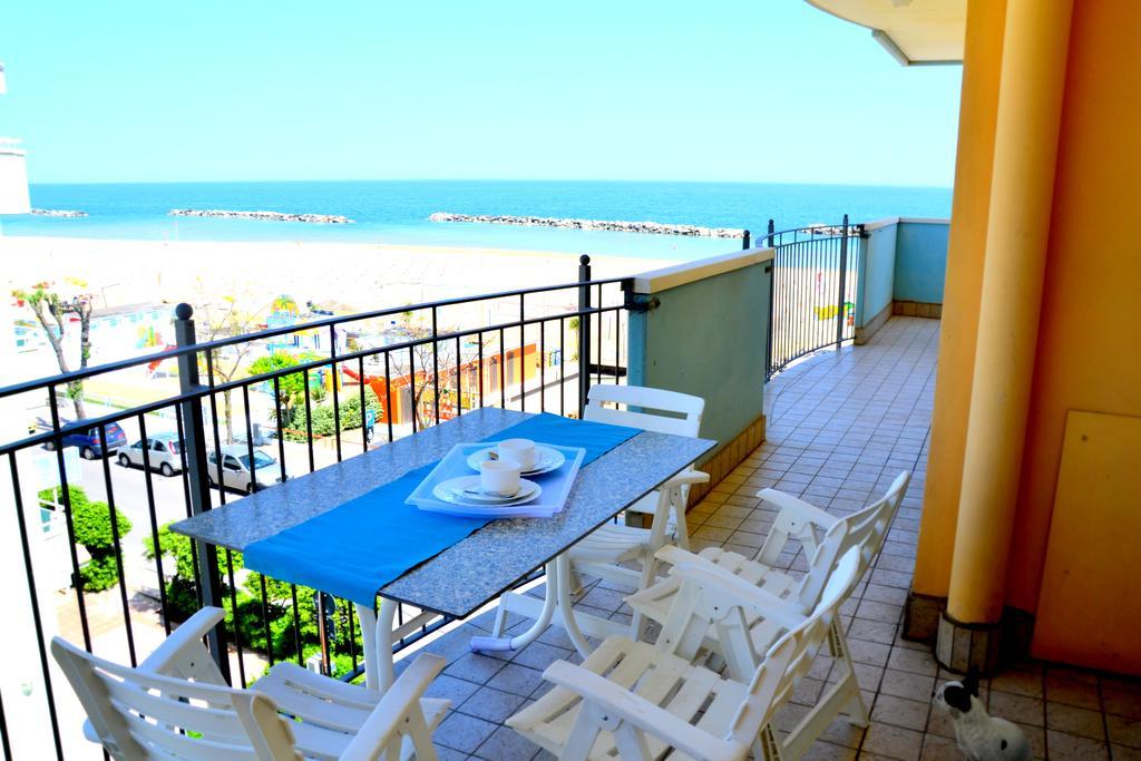 Residence Frontemare Rimini Exterior foto